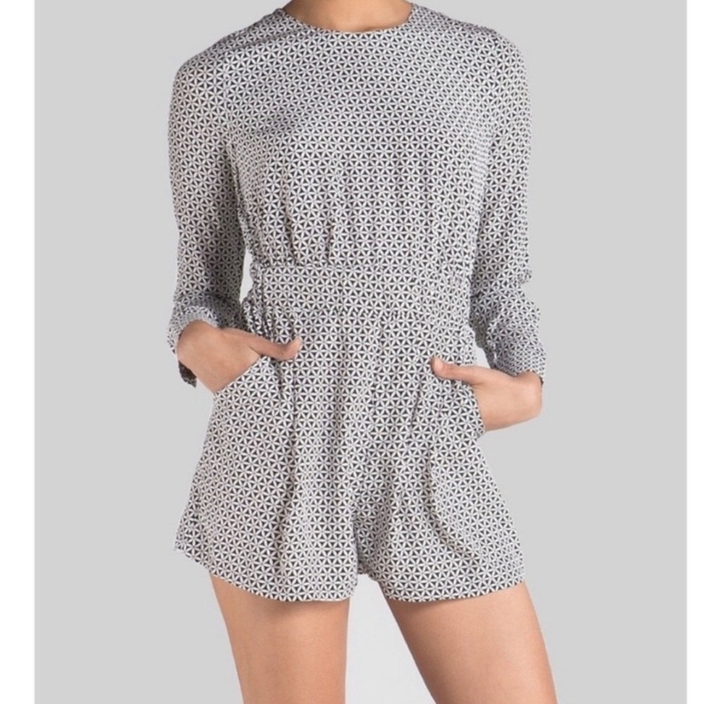 Like New! Rachel Zoe 100% Silk Meg Geo long sleeve romper - Size 8